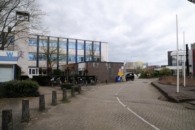 909664 Gezicht op een van de voormalige gebouwen van Electrorail N.V. op het vroegere werkplaatsterrein van de N.S. aan ...